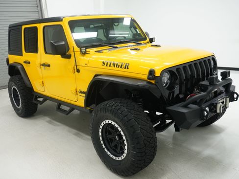 Used 2021 Jeep Wrangler Unlimited Sport AWD/4WD image 3