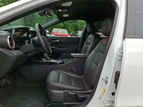 Used 2025 Chevrolet Trax RS w/ Driver Confidence Package FWD image 13