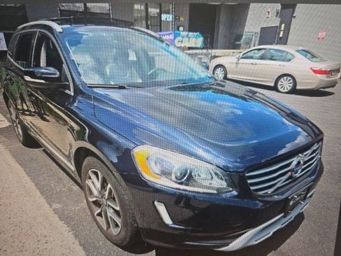 Used 2017 Volvo XC60 T6 Dynamic w/ Climate Package AWD/4WD image 4
