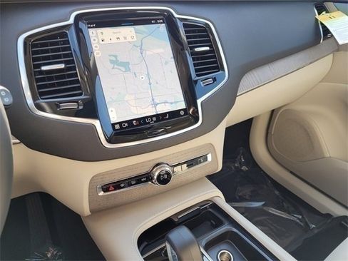 Certified 2025 Volvo XC90 T8 Plus image 22