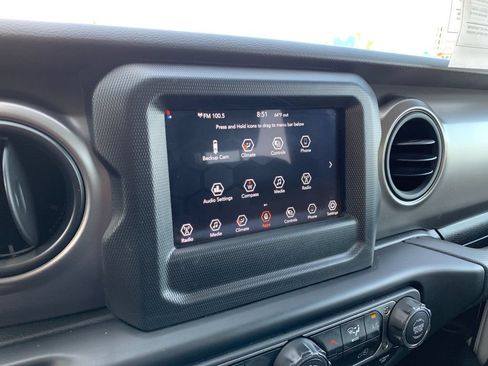 Used 2022 Jeep Wrangler Sport AWD/4WD image 23