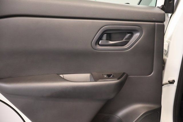 Used 2024 Nissan Rogue S AWD/4WD image 29