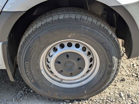 Used 2025 Mercedes-Benz Sprinter 2500 image 9