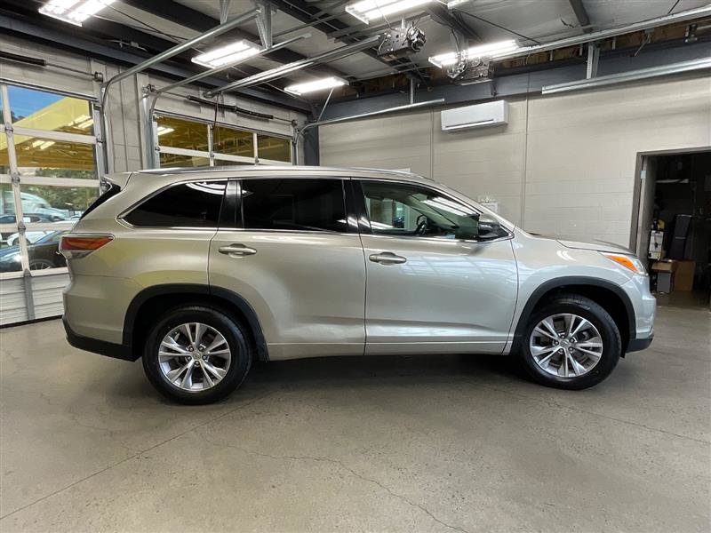 Used 2015 Toyota Highlander XLE FWD image 6