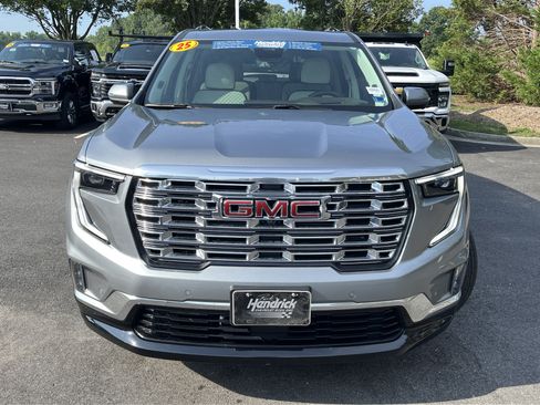 Used 2025 GMC Acadia Denali w/ Super Cruise Package FWD image 3