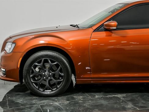 Used 2021 Chrysler 300 Touring L image 6