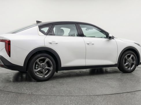 Used 2025 Kia K4 LXS image 9