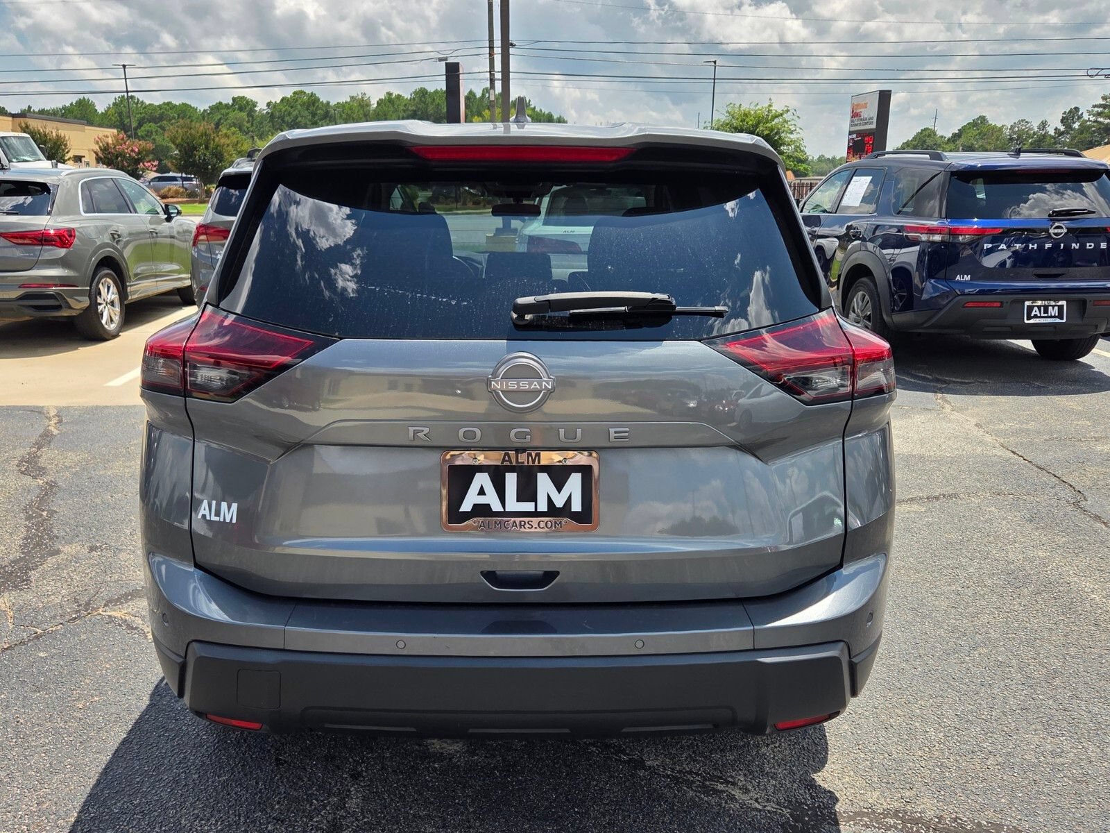 Used 2025 Nissan Rogue SV FWD image 10