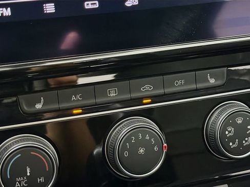 Used 2020 Volkswagen GTI SE FWD image 21