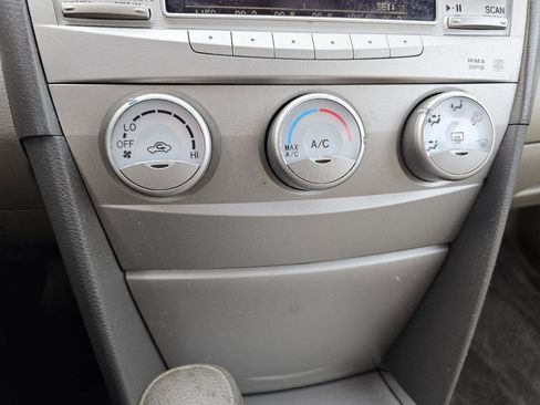 Used 2010 Toyota Camry LE image 50