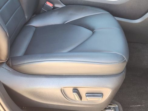 Used 2023 Toyota Highlander XLE FWD image 28