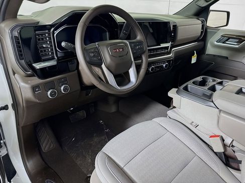 New 2026 GMC Sierra 1500 SLE image 5