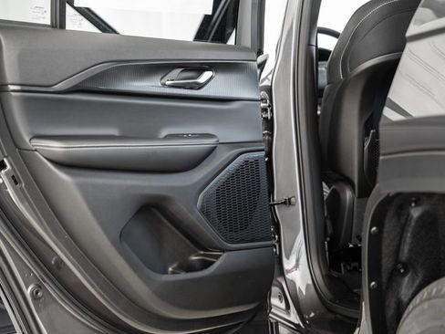 New 2025 Jeep Grand Cherokee Laredo X w/ Luxury Tech Group I image 35