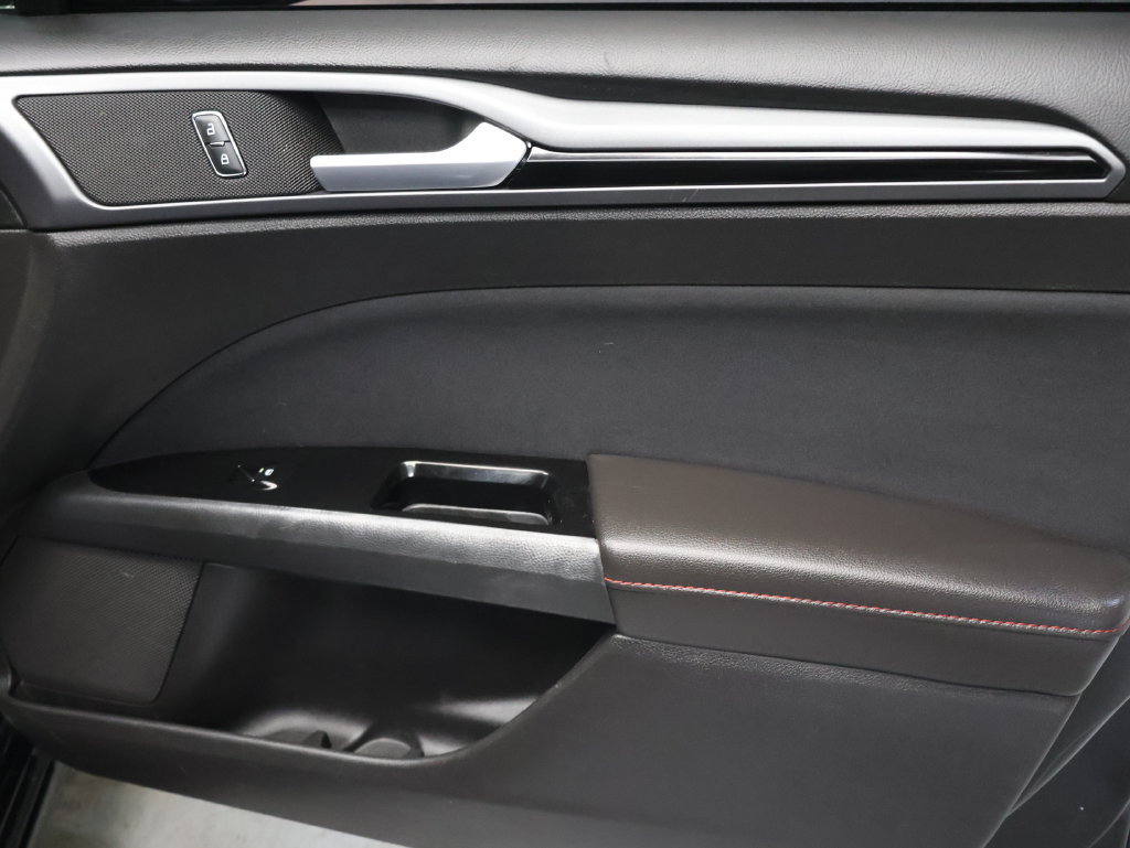 Used 2013 Ford Fusion SE FWD image 11