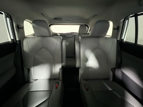 Used 2026 Toyota Highlander XLE AWD/4WD image 32