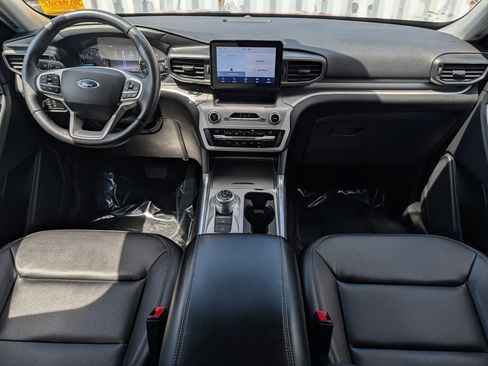 Used 2020 Ford Explorer XLT w/ Equipment Group 202A image 17