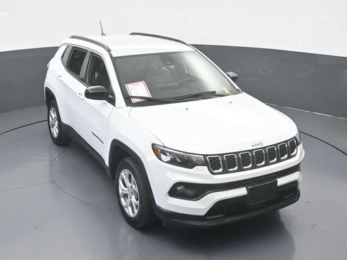 Used 2024 Jeep Compass Latitude AWD/4WD image 49