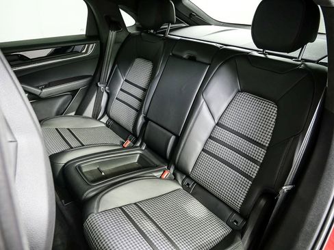 Certified 2024 Porsche Cayenne Coupe AWD/4WD image 19