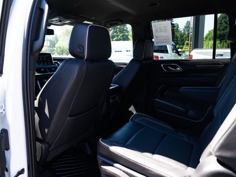 Used 2023 Chevrolet Suburban Premier AWD/4WD image 22