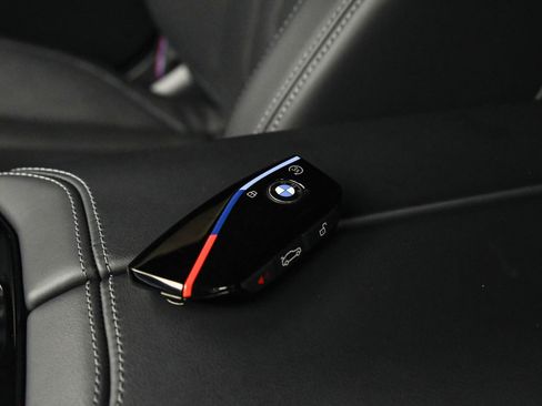 Used 2025 BMW M5 w/ Carbon Package image 21