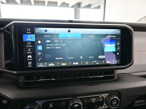 Used 2024 Jeep Gladiator Sport image 22