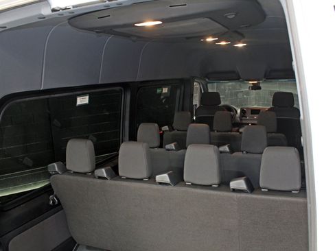 Used 2024 Mercedes-Benz Sprinter 2500 image 33