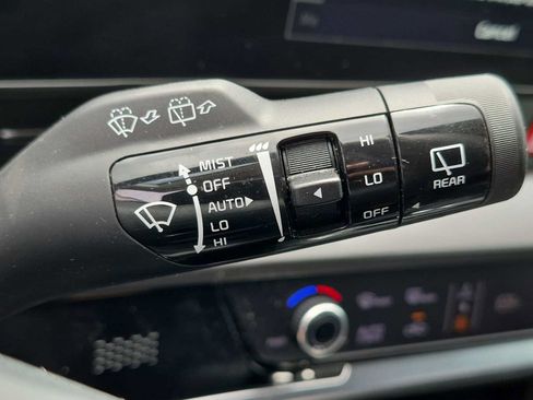 Used 2025 Kia Sportage EX FWD image 16