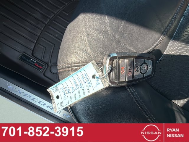 Used 2023 Ford Explorer Platinum w/ Technology Package AWD/4WD image 11