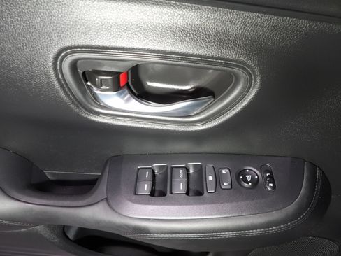 Used 2025 Honda HR-V LX image 8