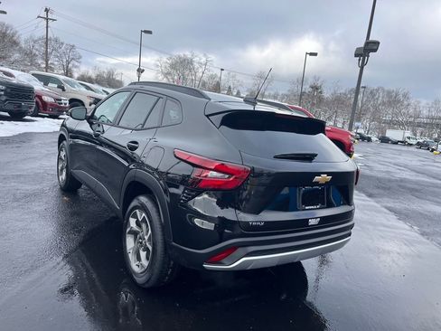 New 2026 Chevrolet Trax LT image 3