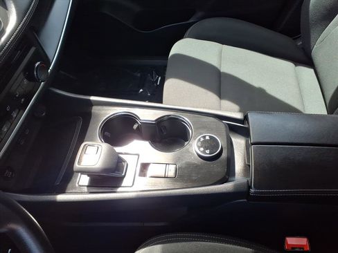 Used 2024 Nissan Rogue S AWD/4WD image 14
