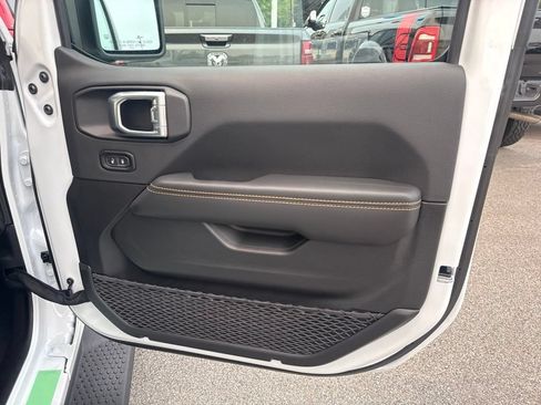 New 2026 Jeep Wrangler Unlimited Sahara AWD/4WD image 28