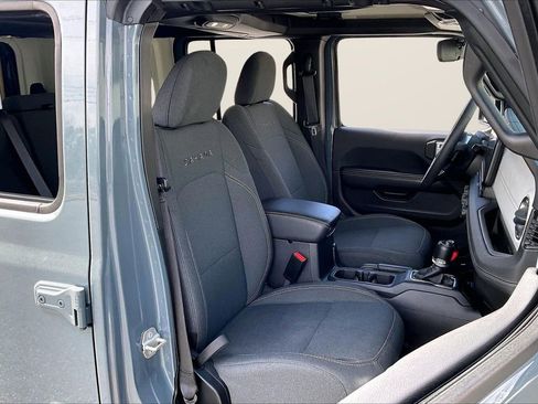 Used 2024 Jeep Wrangler Unlimited Sahara image 23