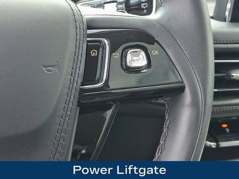Used 2023 Lincoln Aviator AWD w/ Premium Package image 8