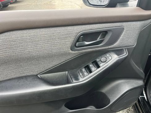 Used 2023 Nissan Rogue S FWD image 6