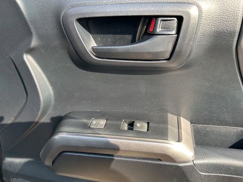 Used 2018 Toyota Tacoma SR5 image 24