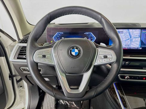 Used 2023 BMW X7 xDrive40i w/ Premium Package image 12