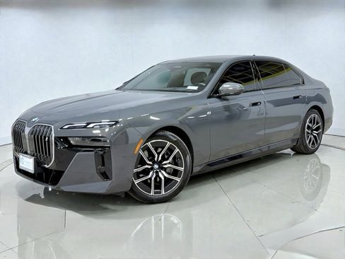 Used 2024 BMW i7 xDrive60 image 10