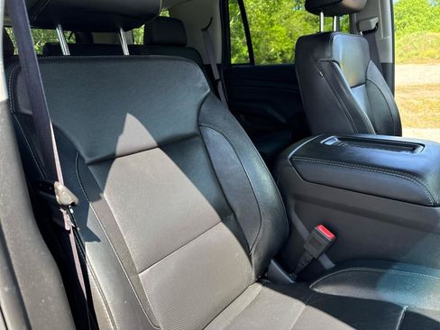 Used 2017 GMC Yukon SLT AWD/4WD image 29