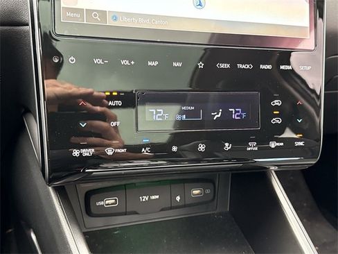 Used 2024 Hyundai Tucson Limited image 17