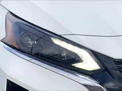 Used 2025 Nissan Altima 2.5 SV FWD image 28