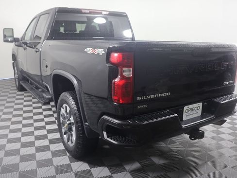Used 2024 Chevrolet Silverado 2500 Custom AWD/4WD image 6