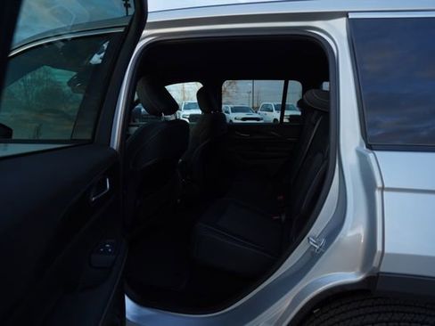 Used 2025 Jeep Grand Cherokee Laredo w/ Luxury Tech Group I image 15