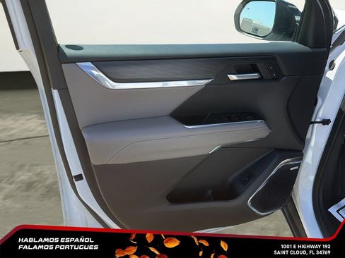 Certified 2026 GMC Acadia Elevation w/ Elevation Premium Package FWD image 12