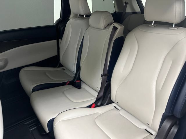 Used 2026 Kia Carnival SX w/ SX Dark Edition Package FWD image 13