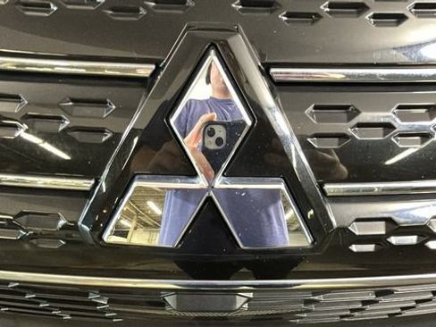 Used 2023 Mitsubishi Outlander SE FWD image 8