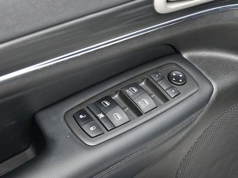 Used 2021 Jeep Grand Cherokee Limited AWD/4WD image 10