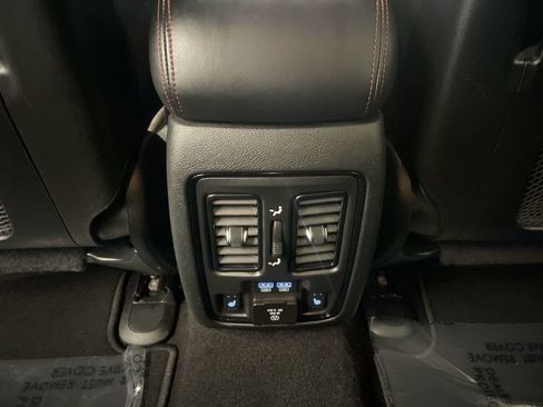 Used 2024 Dodge Durango GT AWD/4WD image 16