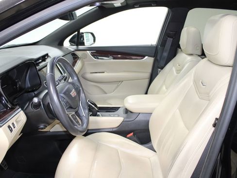 Used 2018 Cadillac XT5 Premium Luxury FWD image 18