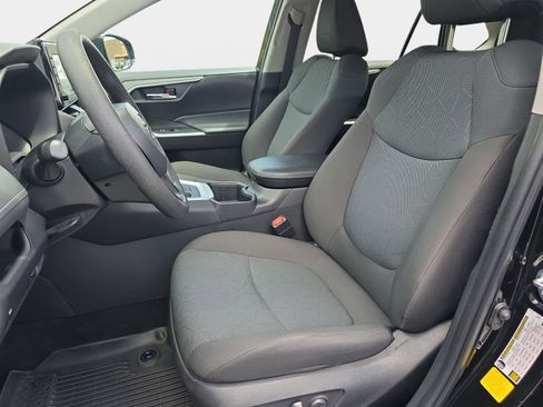 Used 2022 Toyota RAV4 XLE w/ Convenience Package FWD image 15